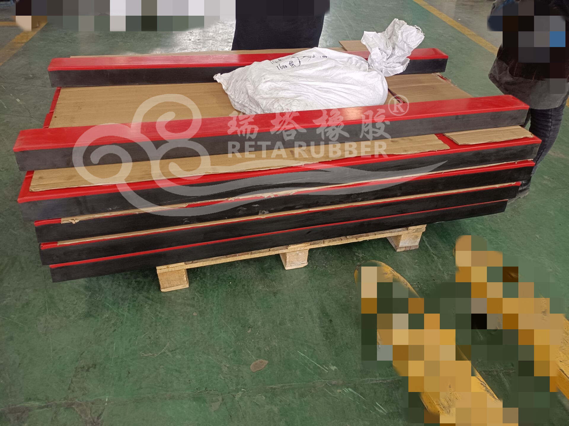 瑞塔橡膠耐磨緩沖條發貨